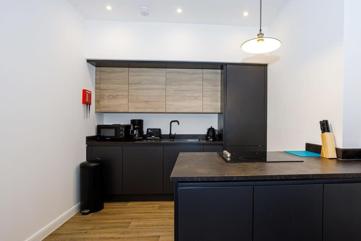 Contemporary 1 Bed Apartment Central 볼턴 외부 사진
