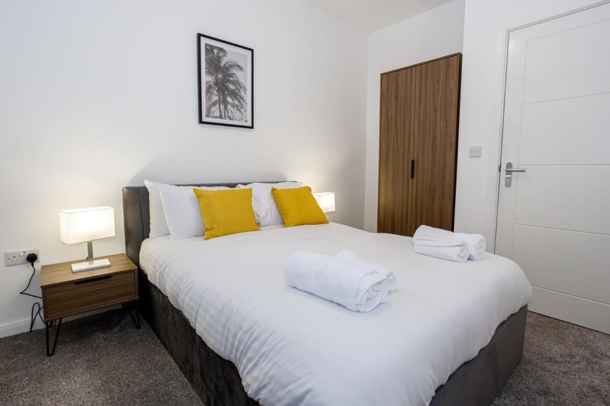 Contemporary 1 Bed Apartment Central 볼턴 외부 사진