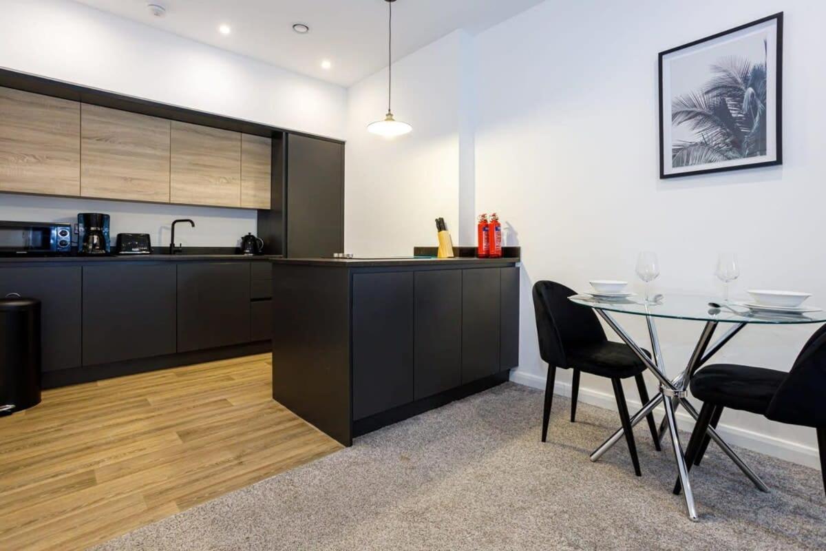Contemporary 1 Bed Apartment Central 볼턴 외부 사진