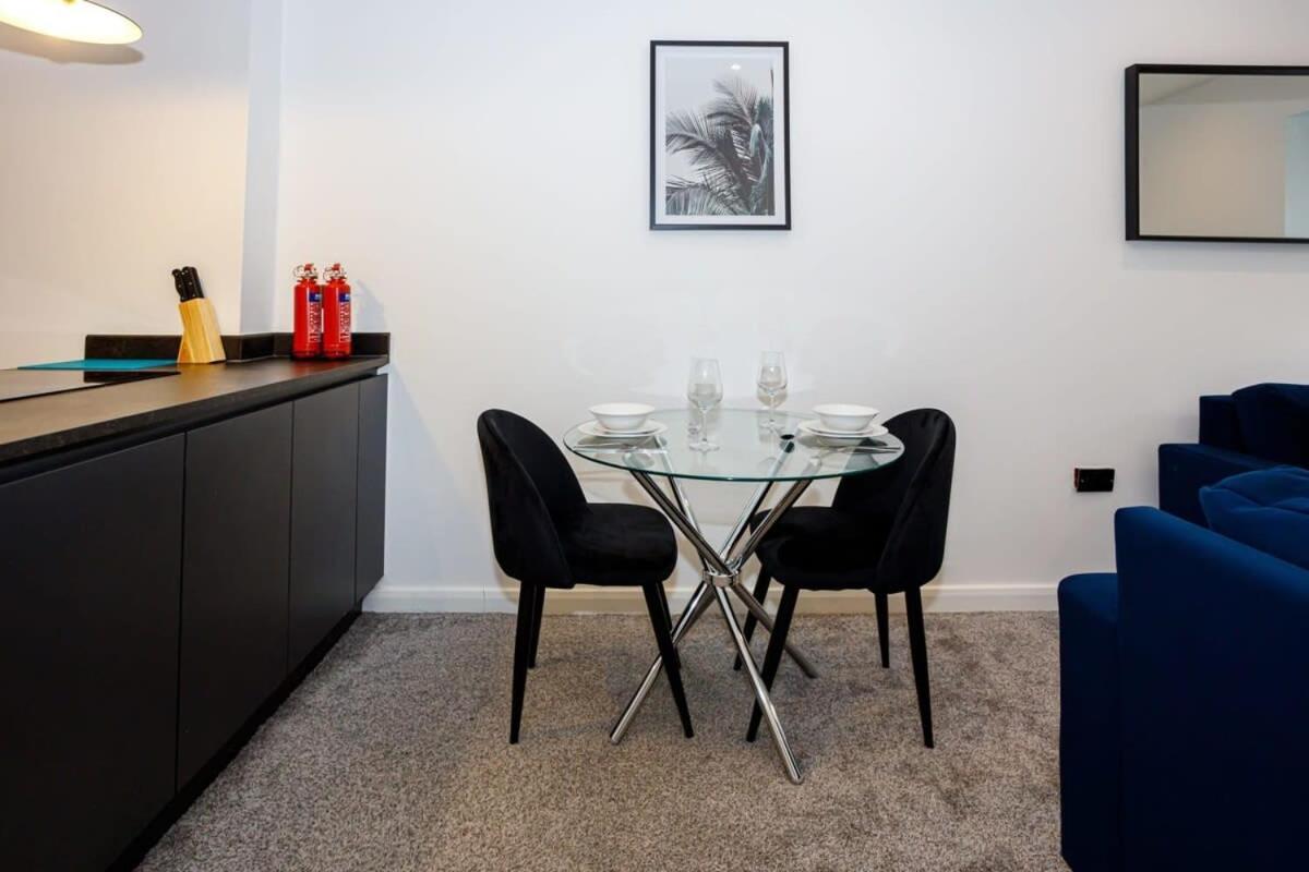 Contemporary 1 Bed Apartment Central 볼턴 외부 사진