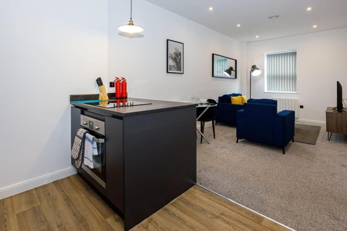 Contemporary 1 Bed Apartment Central 볼턴 외부 사진